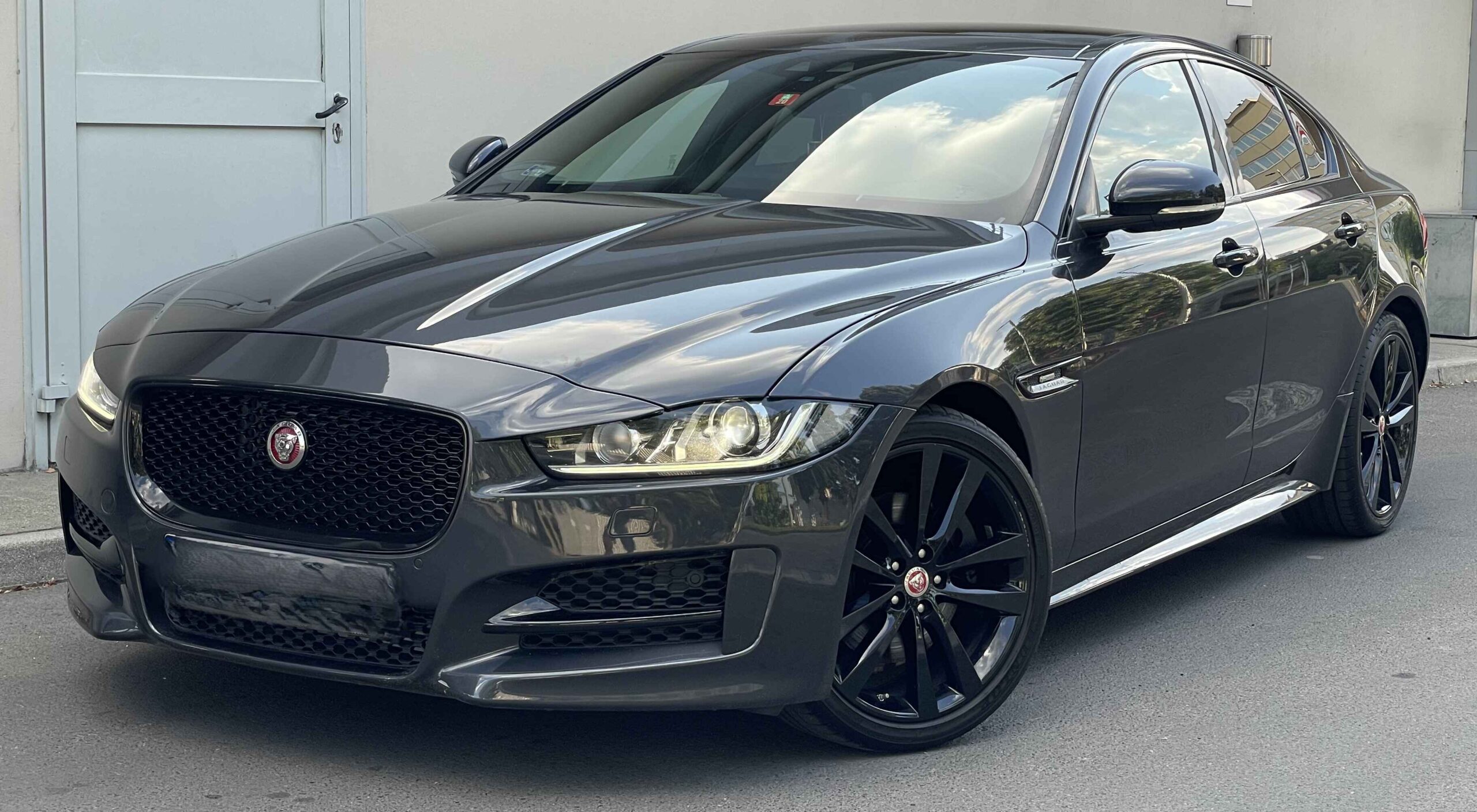 Jaguar XE Black Edition 2019